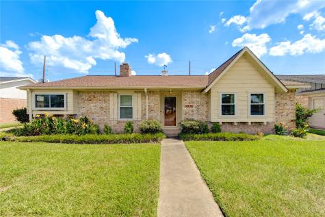 11935 Bloomington Lane Meadows Place TX 77477