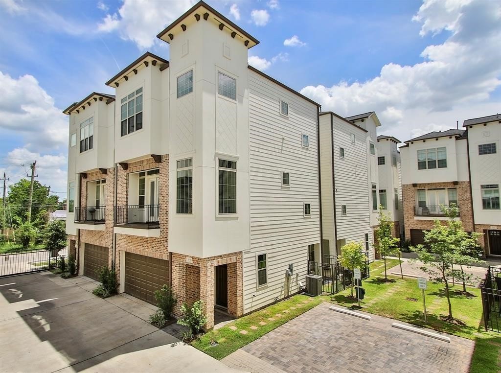 1038 W 26th Street B Houston TX 77008