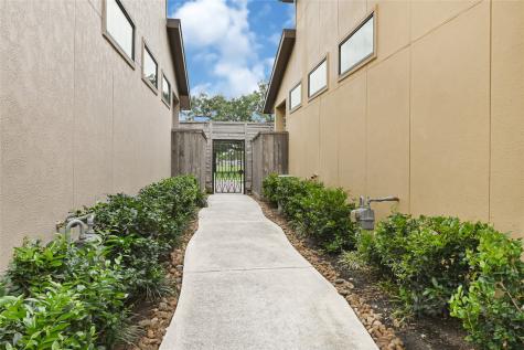 1531 Woodbend Park W Houston TX 77055