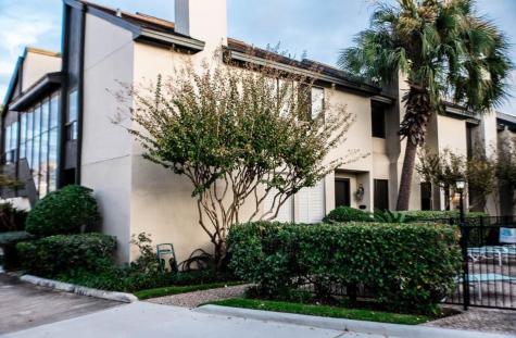 1112 Bering Drive 61 Houston TX 77057