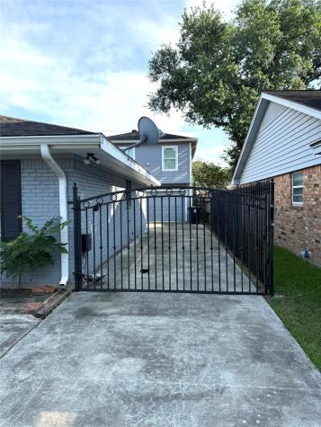 5811 Mcknight Street Houston TX 77035