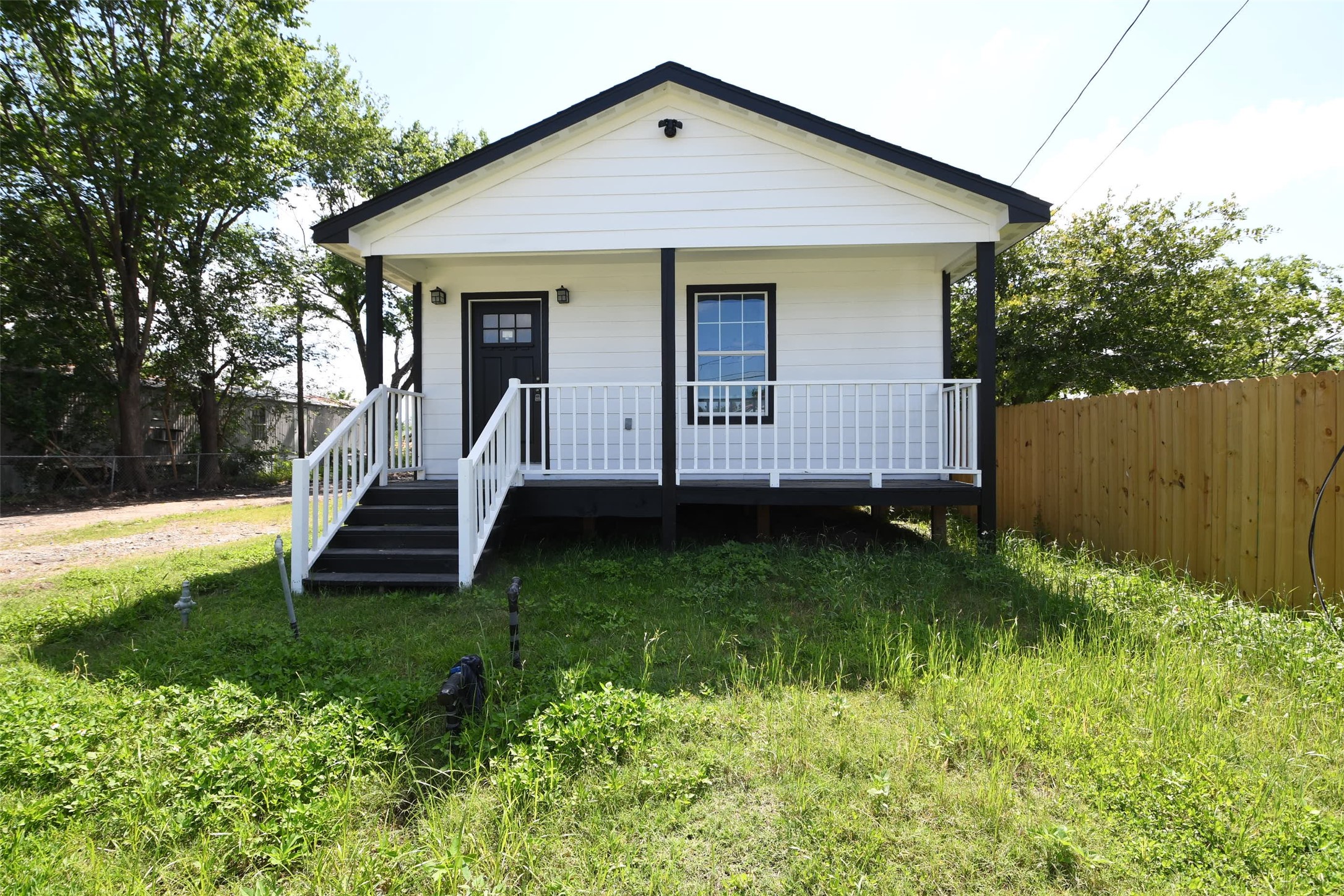 1419 E Victorson Street Houston TX 77015