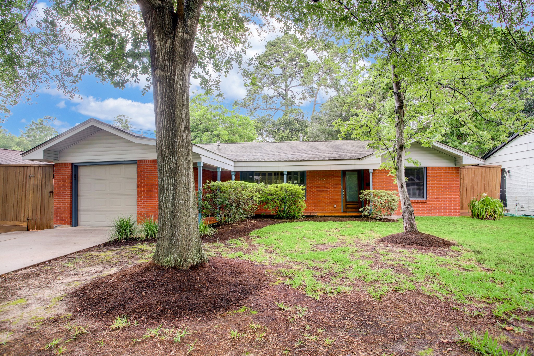 6042 Woodbrook Lane Houston TX 77008