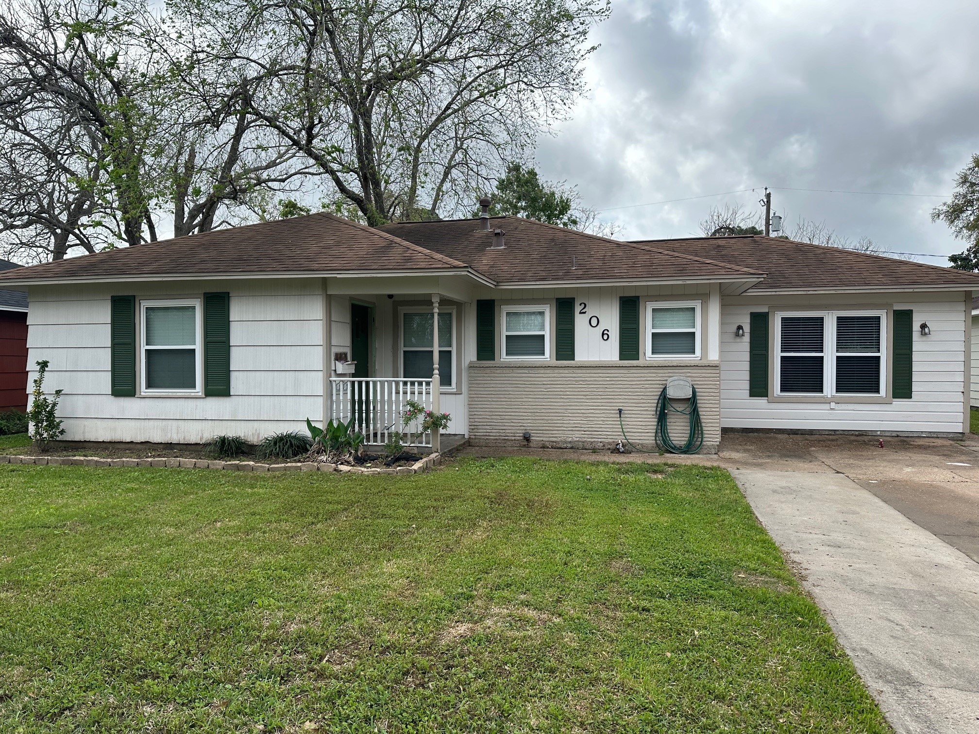 206 Poinsetta Street Lake Jackson TX 77566