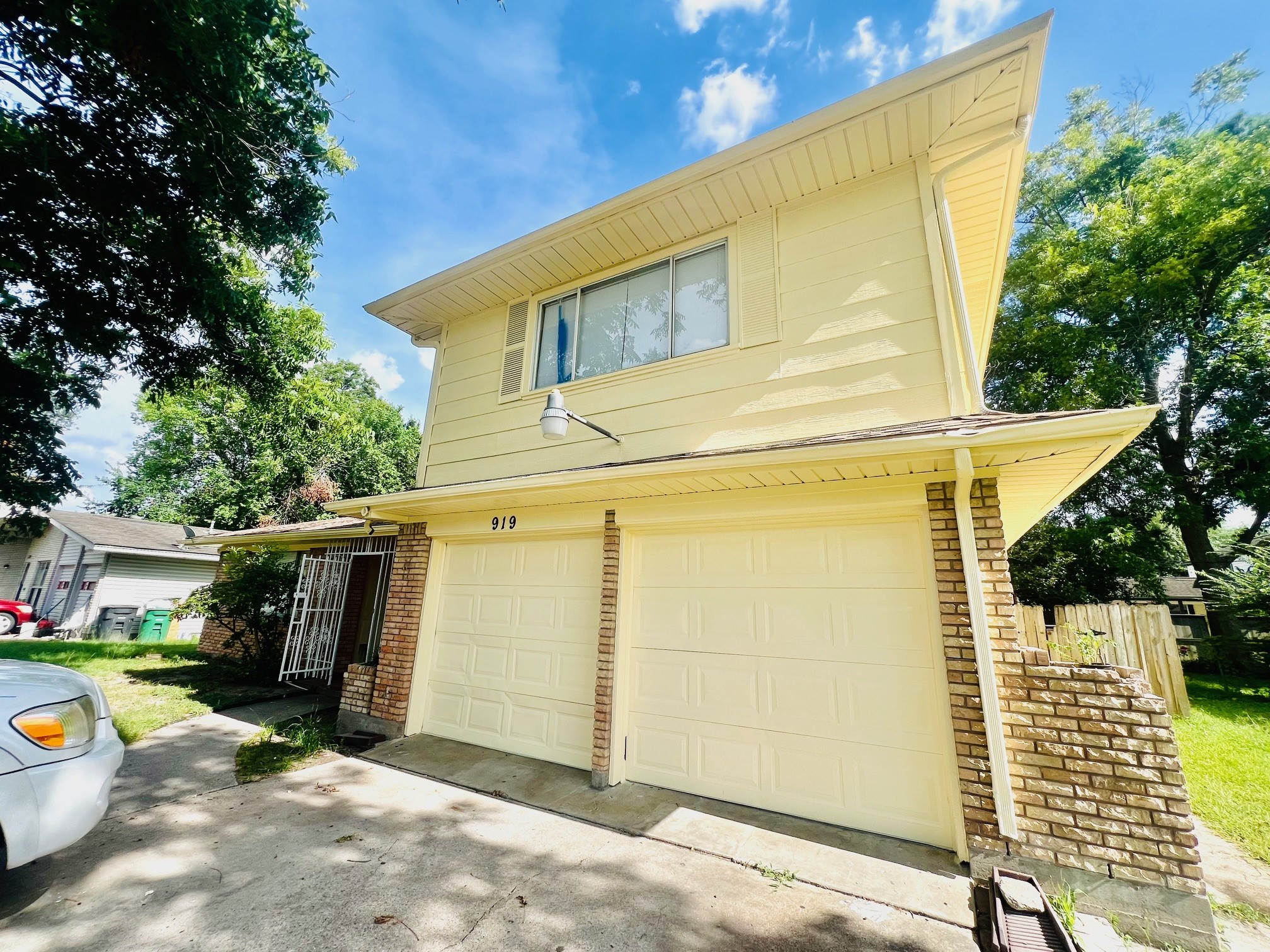 919 Saddle Rock Drive Houston TX 77088