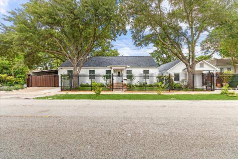 911 W 14th Street Houston TX 77008