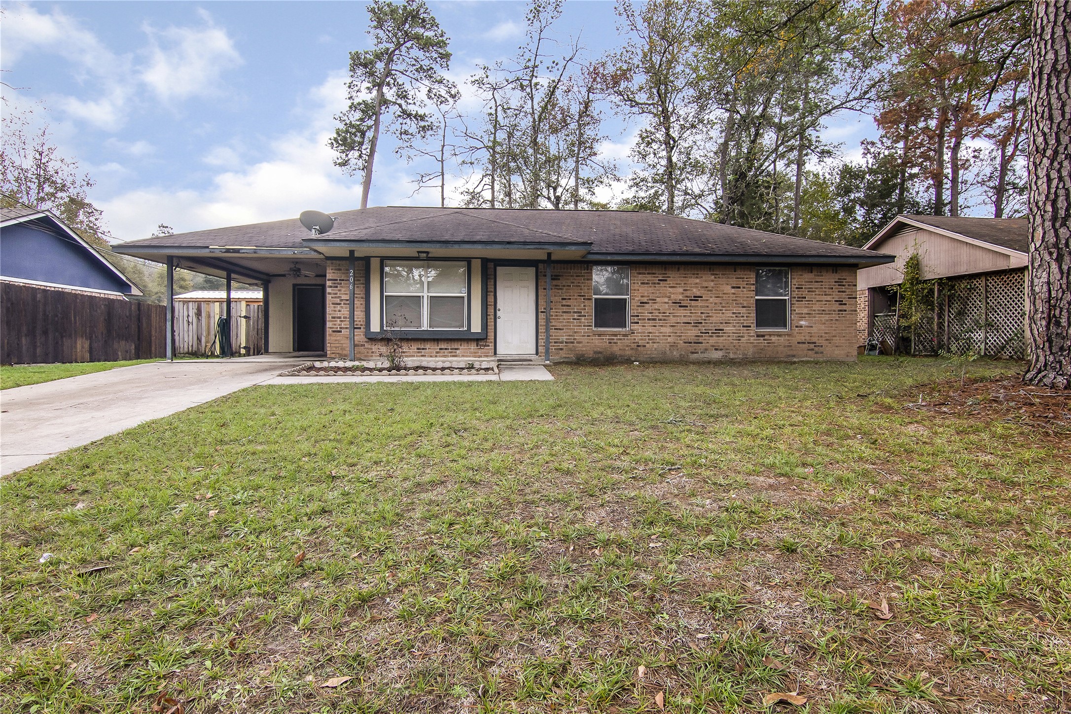 206 N Forest Drive Willis TX 77378