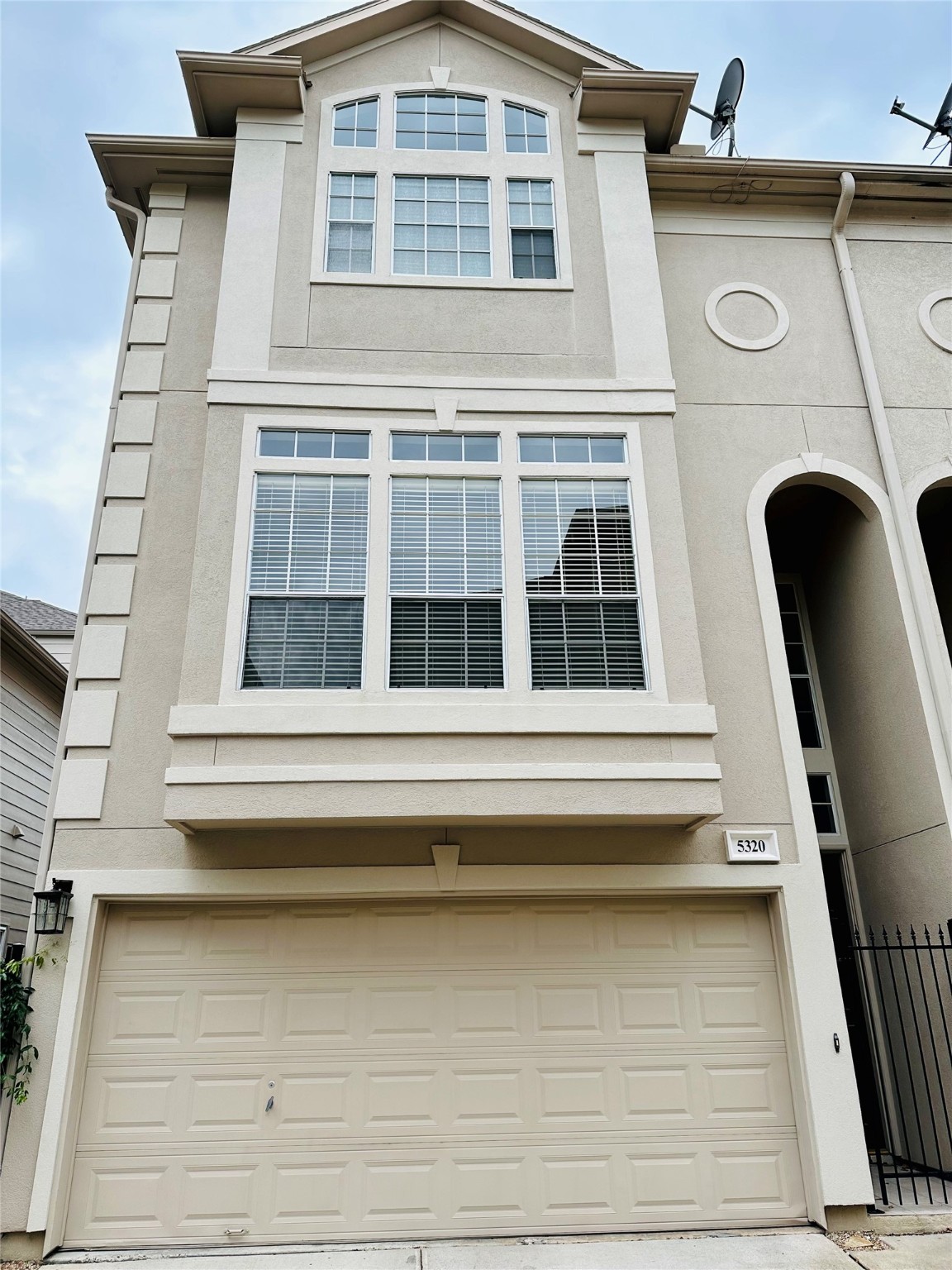 5320 Blossom Street Houston TX 77007
