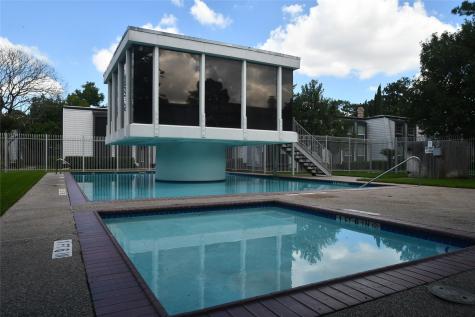 10203 Beekman Place Drive Houston TX 77043