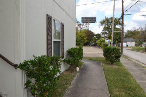 304 Dell Court 6 Houston TX 77009