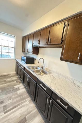 600 W Mimosa Street Angleton TX 77515