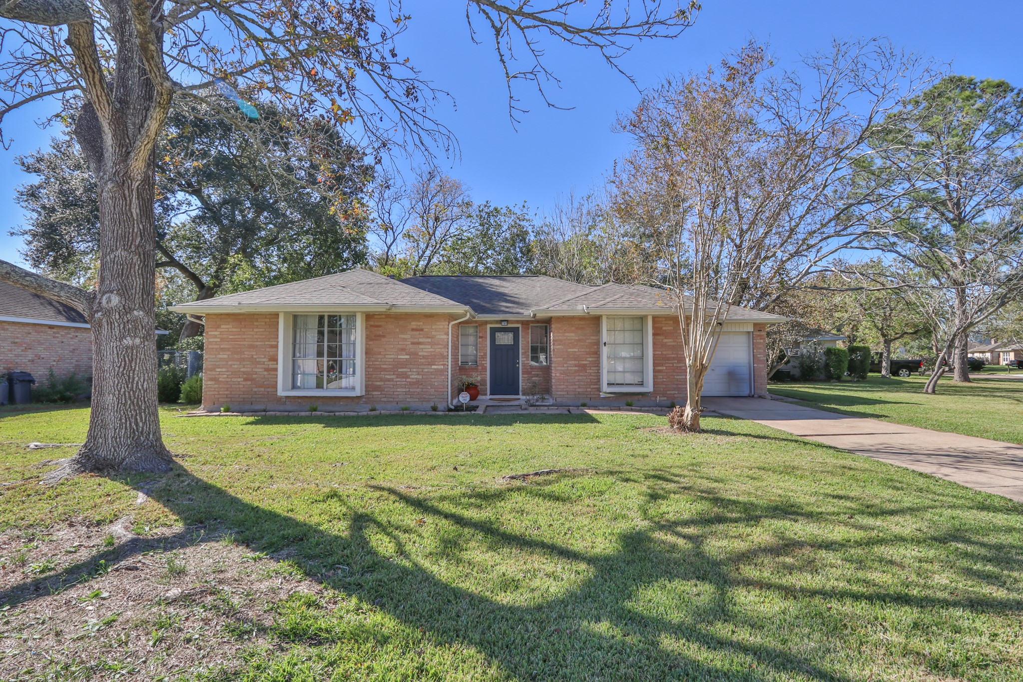 506 Castlelake Drive Friendswood TX 77546