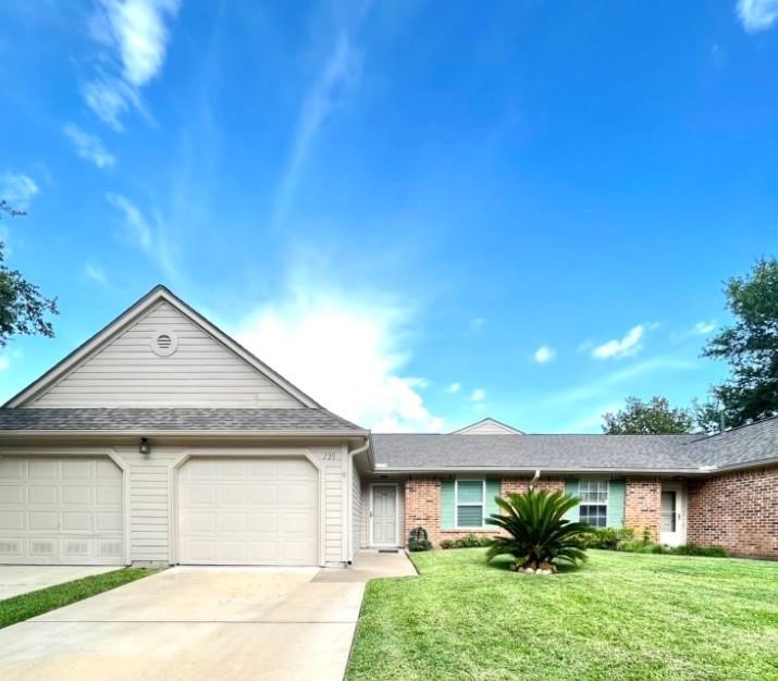 739 E Country Grove Circle Pearland TX 77584