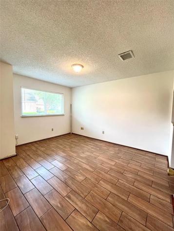 739 E Country Grove Circle Pearland TX 77584