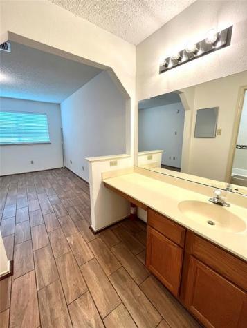 739 E Country Grove Circle Pearland TX 77584