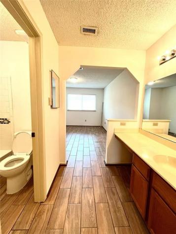 739 E Country Grove Circle Pearland TX 77584