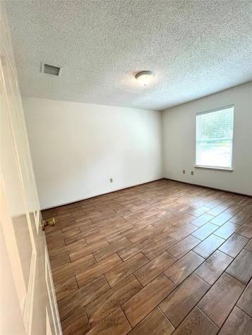 739 E Country Grove Circle Pearland TX 77584