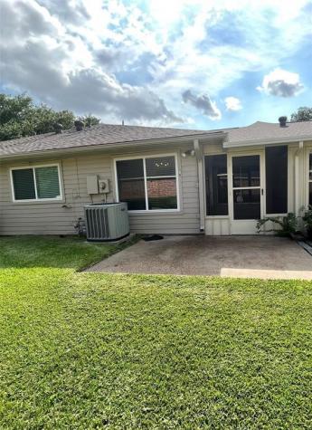739 E Country Grove Circle Pearland TX 77584