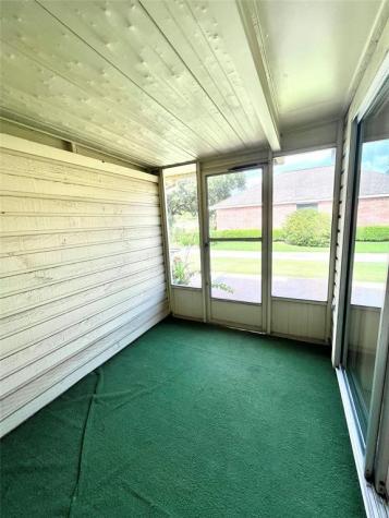 739 E Country Grove Circle Pearland TX 77584