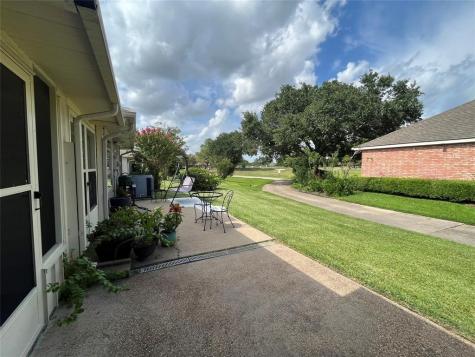 739 E Country Grove Circle Pearland TX 77584