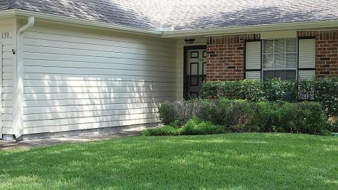 739 E Country Grove Circle Pearland TX 77584