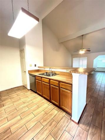 739 E Country Grove Circle Pearland TX 77584