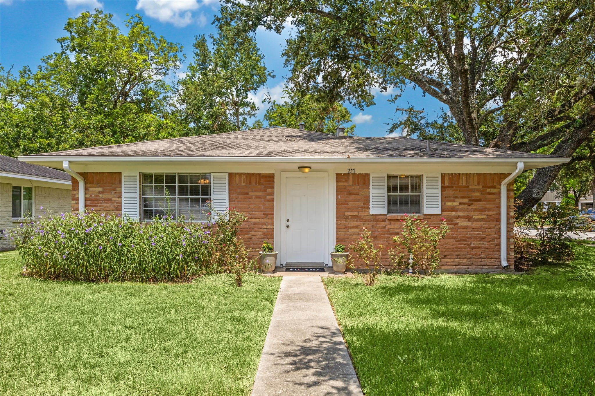 211 Morningside Drive Friendswood TX 77546