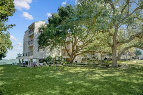 351 Lakeside Lane 102 Houston TX 77058
