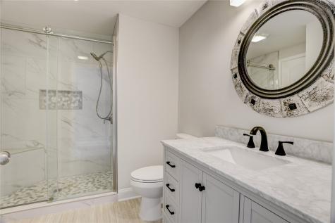 351 Lakeside Lane 102 Houston TX 77058