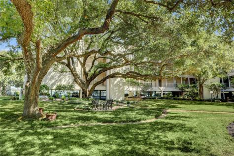 351 Lakeside Lane 102 Houston TX 77058