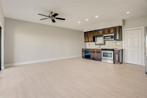 351 Lakeside Lane 102 Houston TX 77058