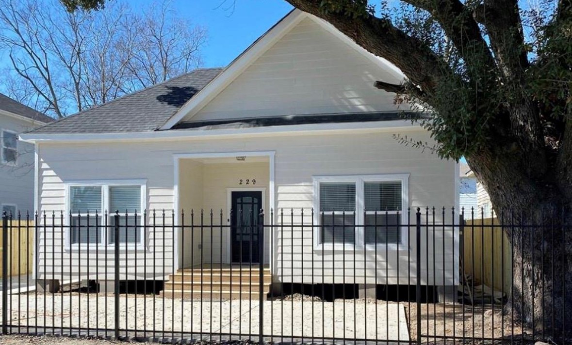 229 N Everton Street Houston TX 77003