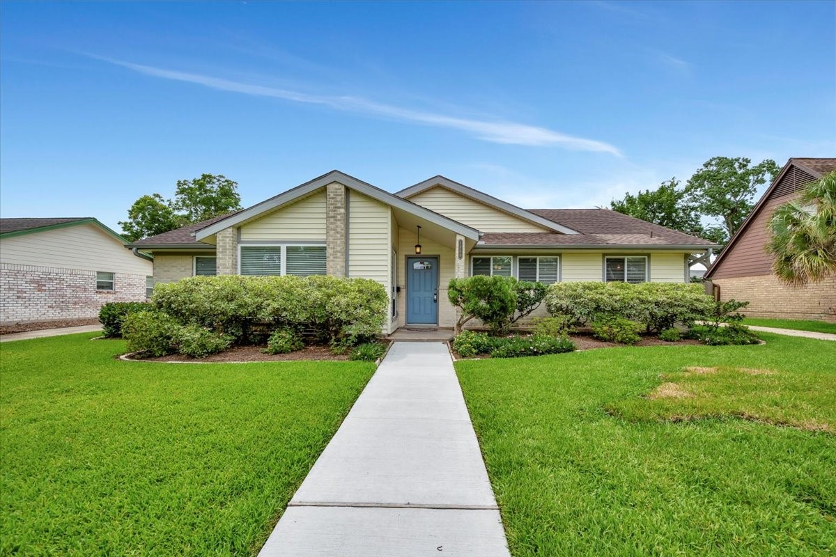 1806 Antigua Lane Houston TX 77058