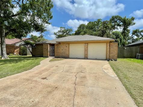 241 Crestwood Street Clute TX 77531