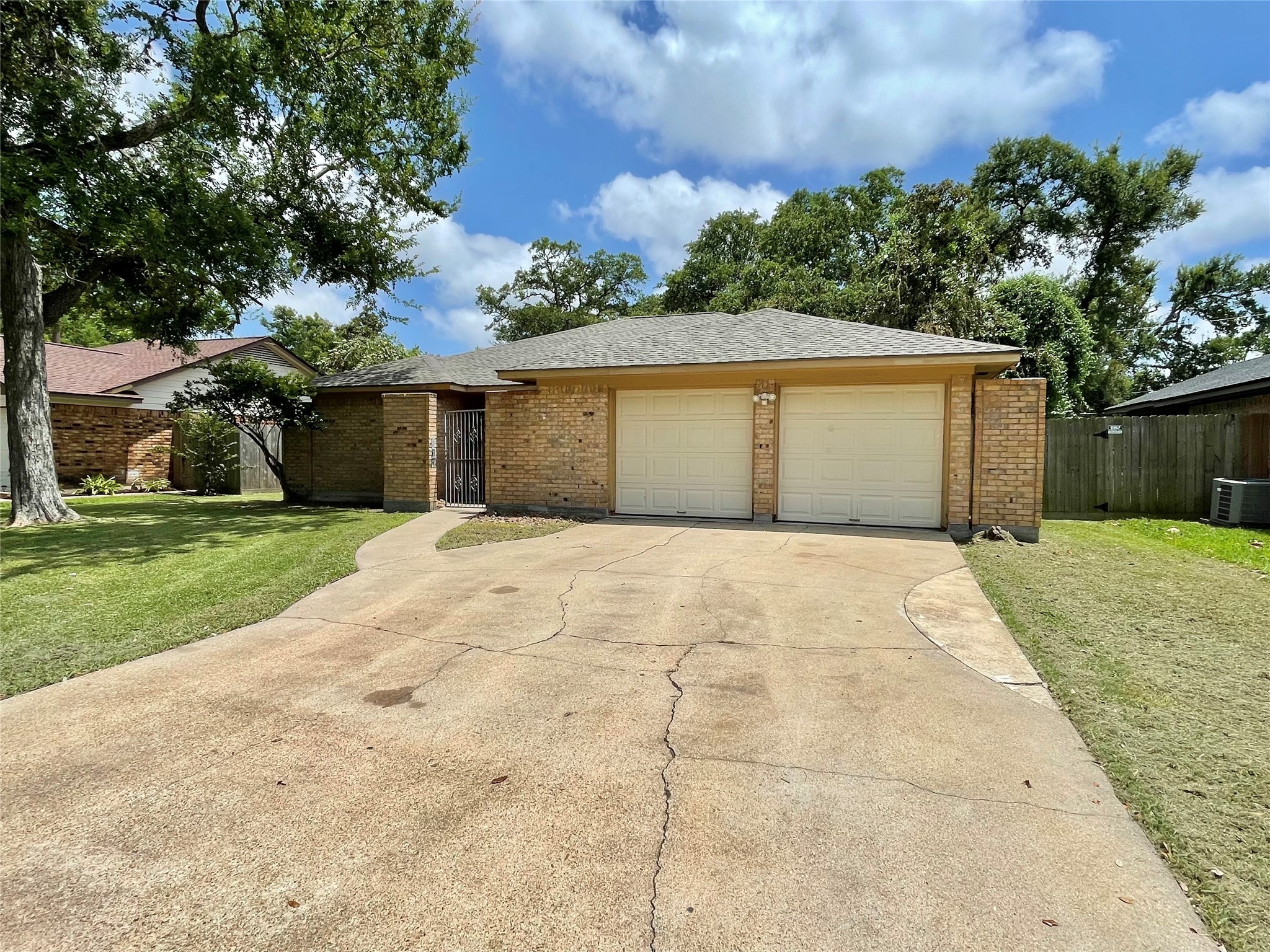 241 Crestwood Street Clute TX 77531