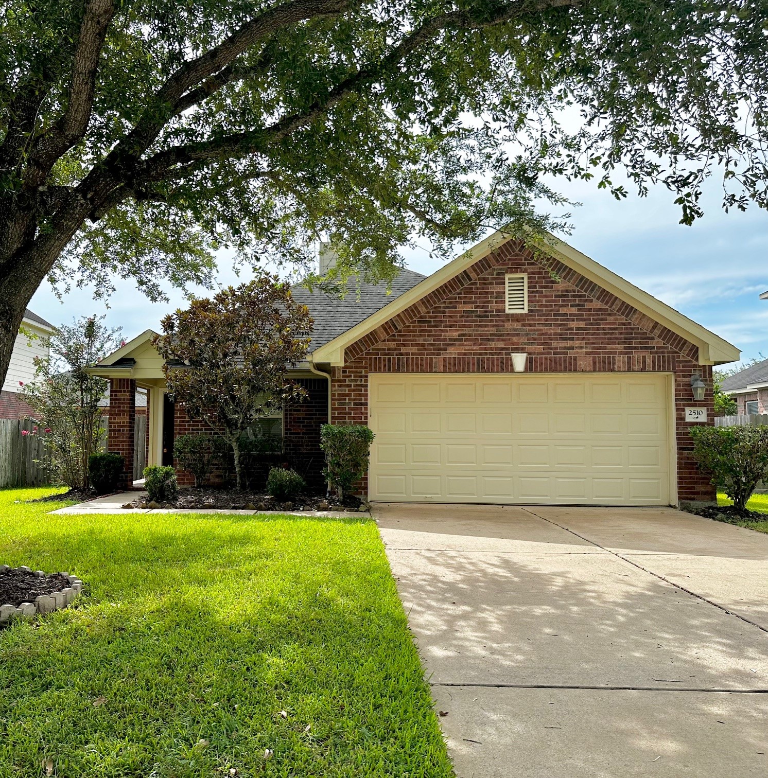 2510 Avalon Lake Lane Pearland TX 77581