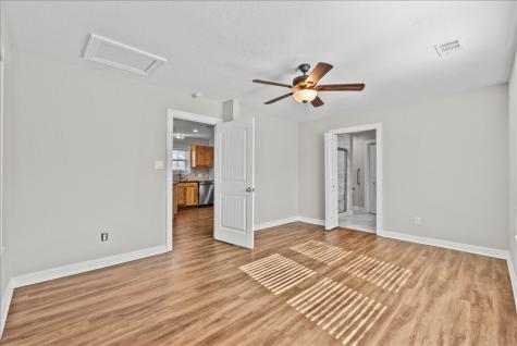120 N Illinois Avenue League City TX 77573