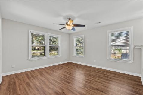 120 N Illinois Avenue League City TX 77573