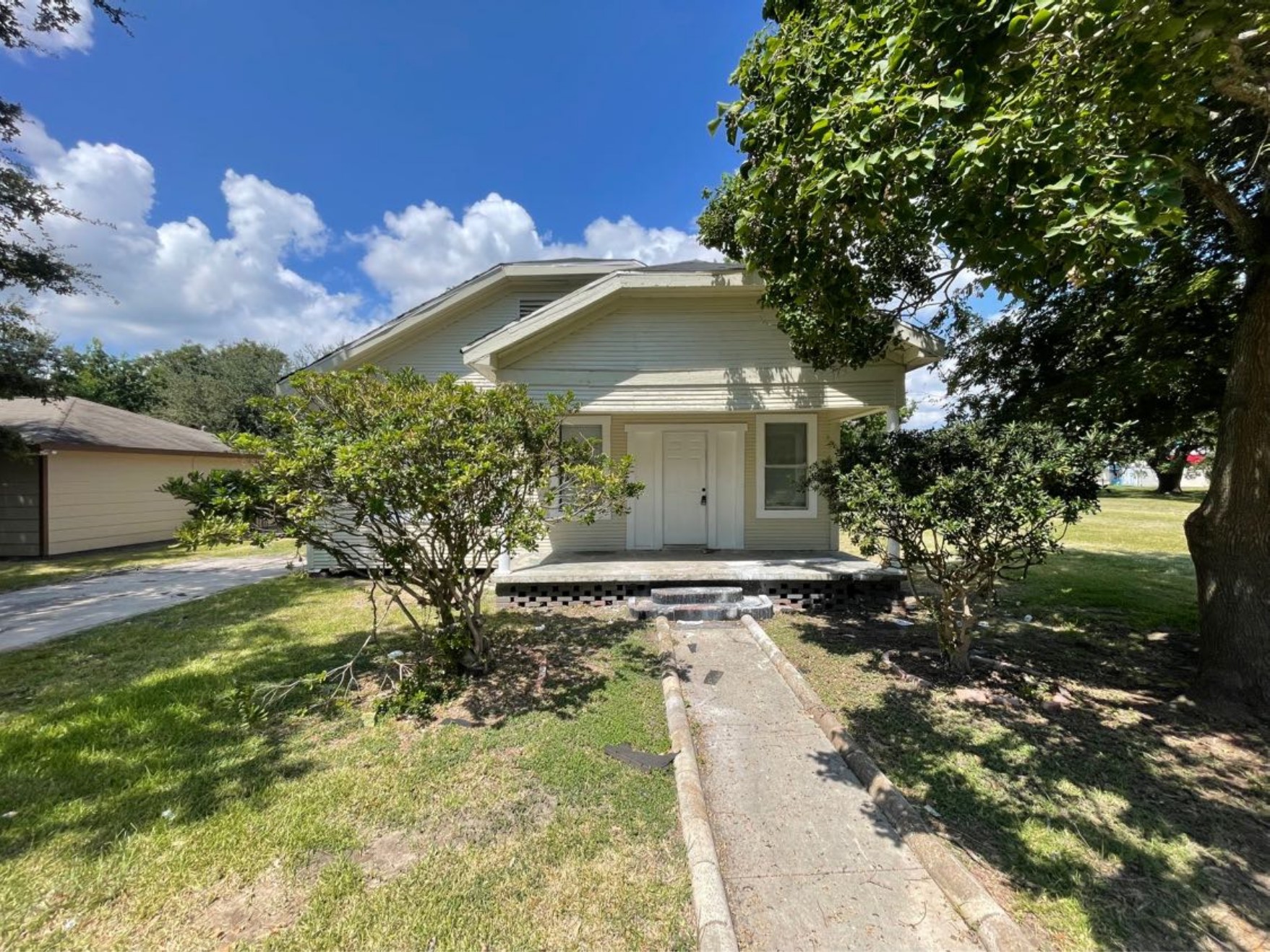 811 W 15th Street Port Arthur TX 77640