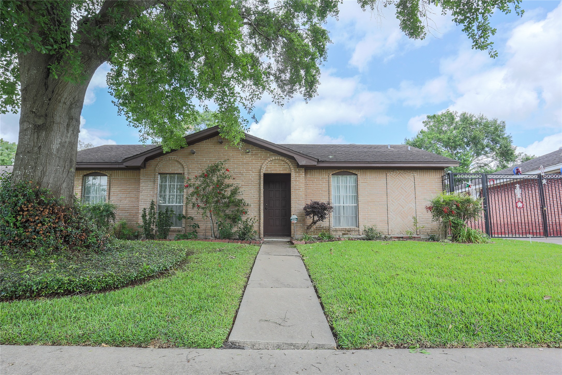 8926 Grape Street Houston TX 77036