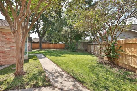 8019 Durklyn Lane Houston TX 77070