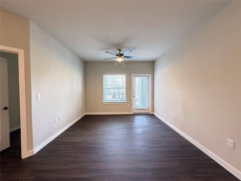 2102 Antoine Drive 3p63302 Houston TX 77055