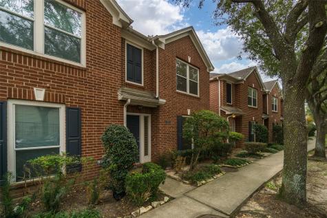 910 W Heights Hollow Lane Houston TX 77007