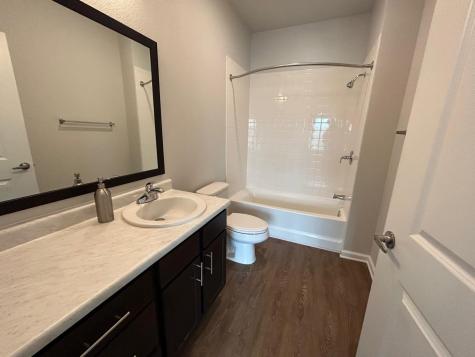 2136 W 34th Street 1212 Houston TX 77018