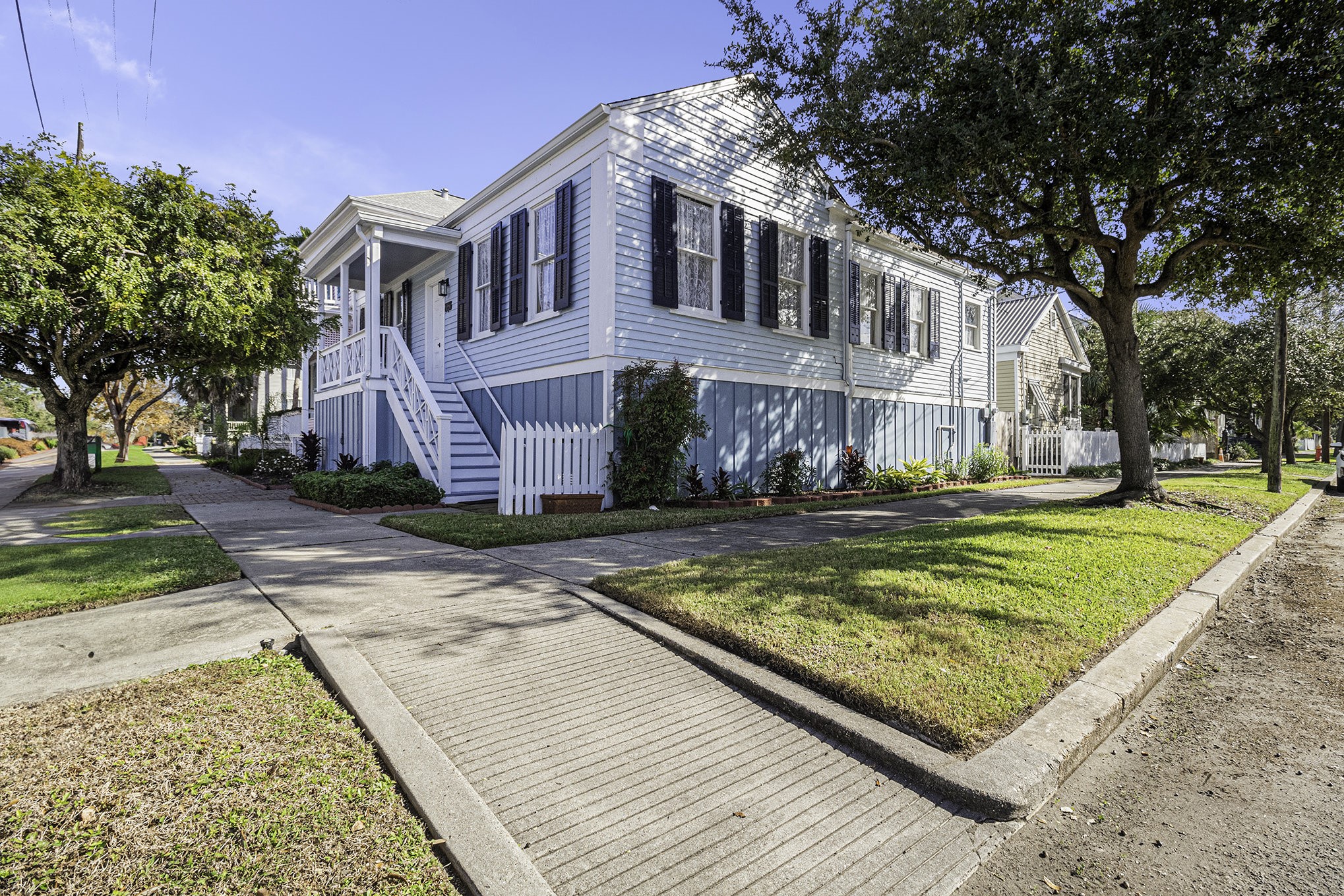 1427 Ball Galveston TX 77550