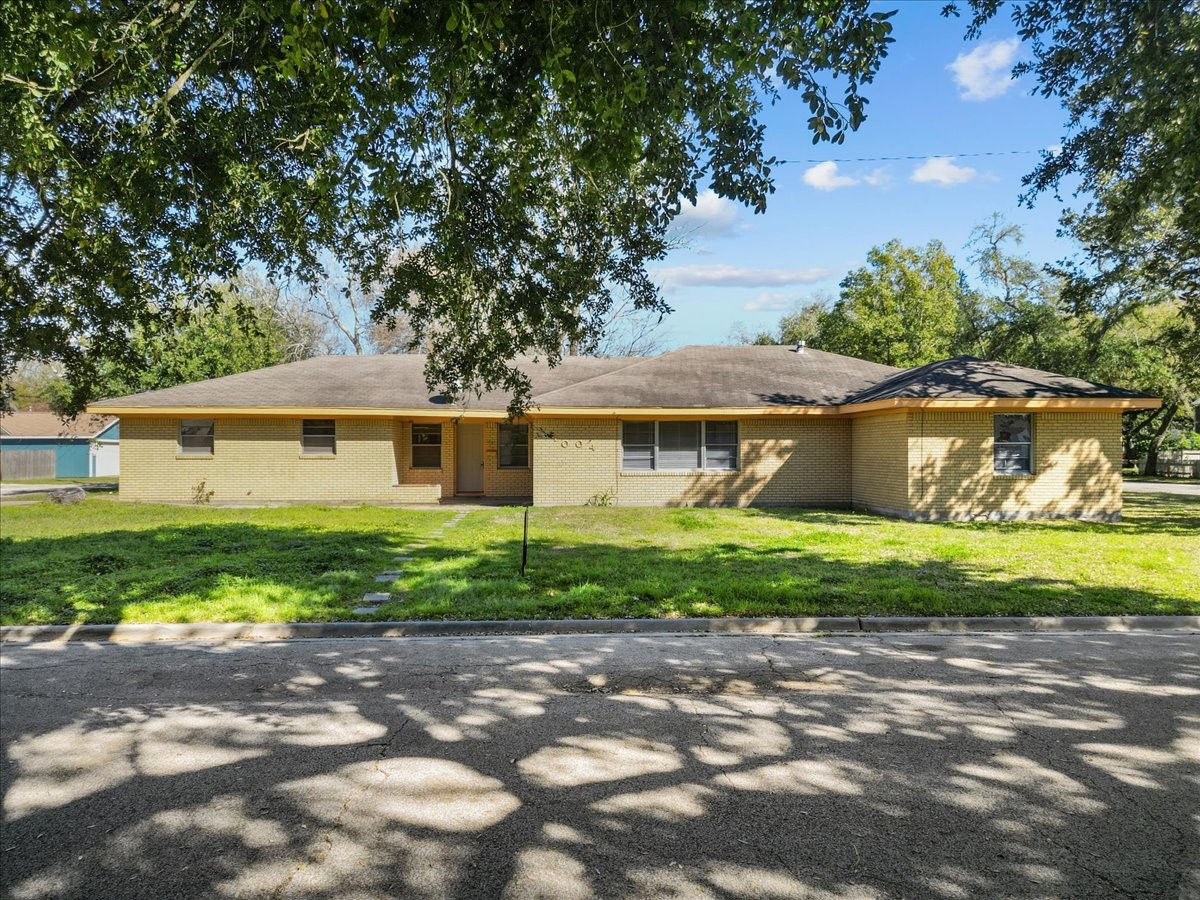 1004 3rd Street N Texas City TX 77590