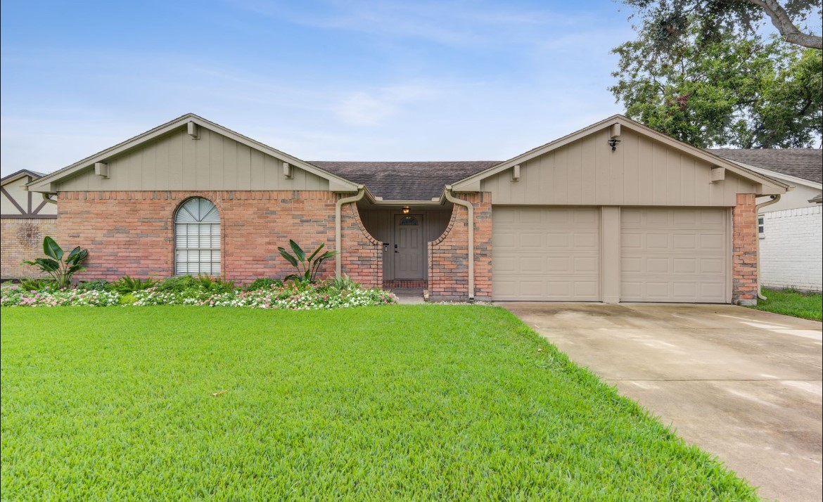 9734 Barmont Drive La Porte TX 77571