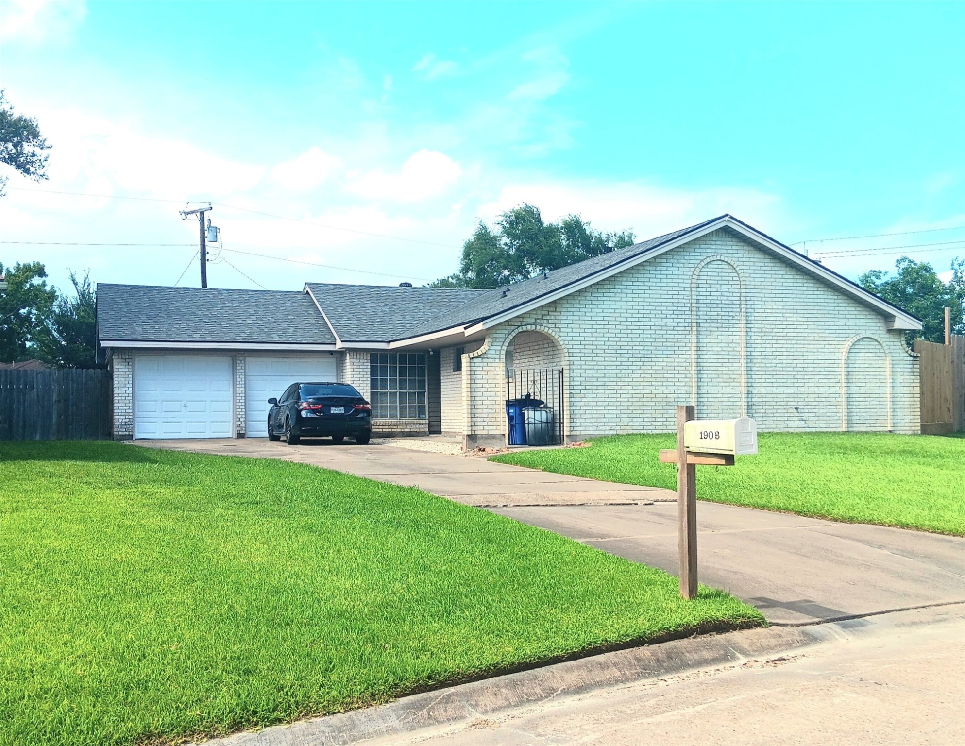 1908 Williamsburg Court N League City TX 77573