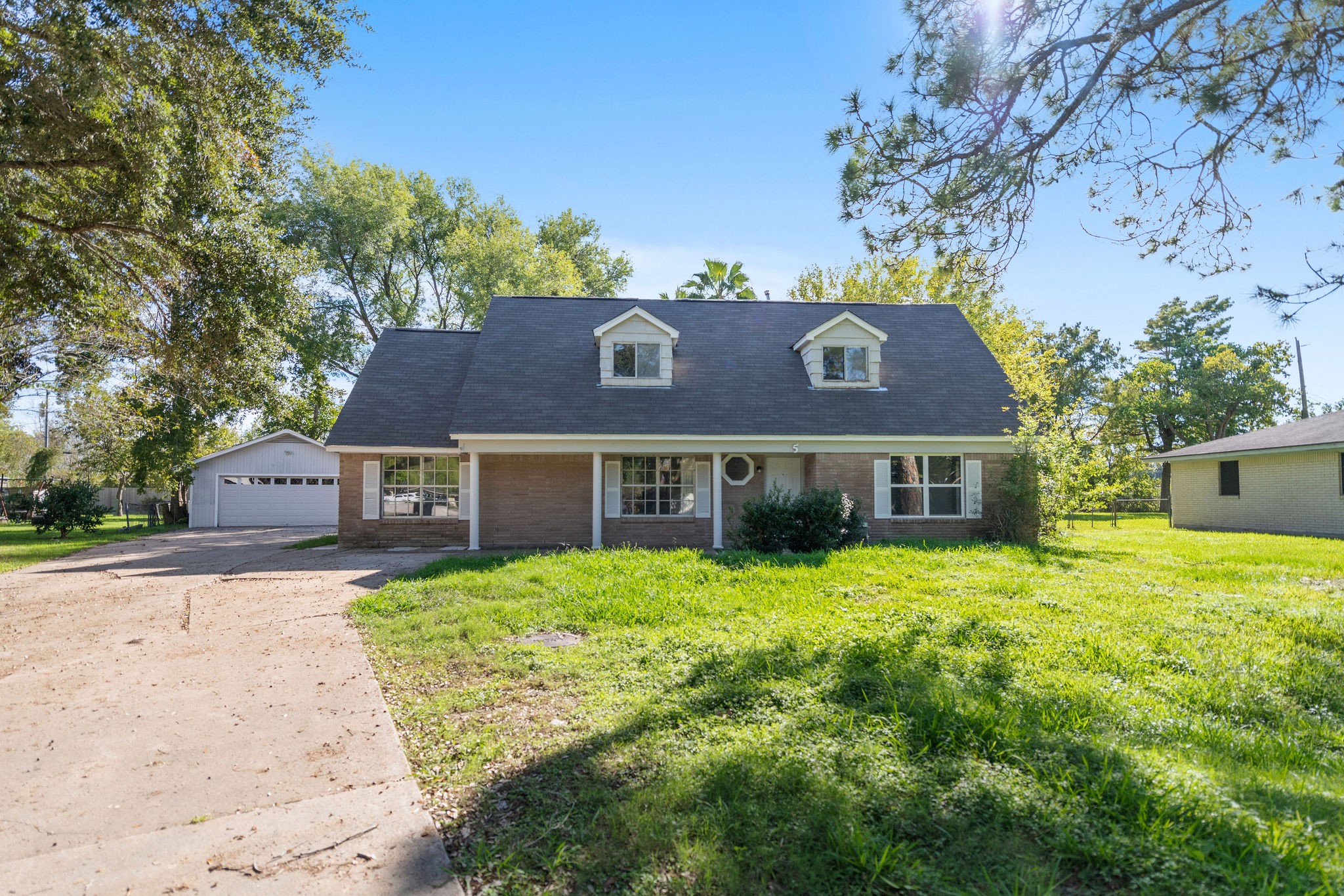 5 S Kaysie Street Angleton TX 77515
