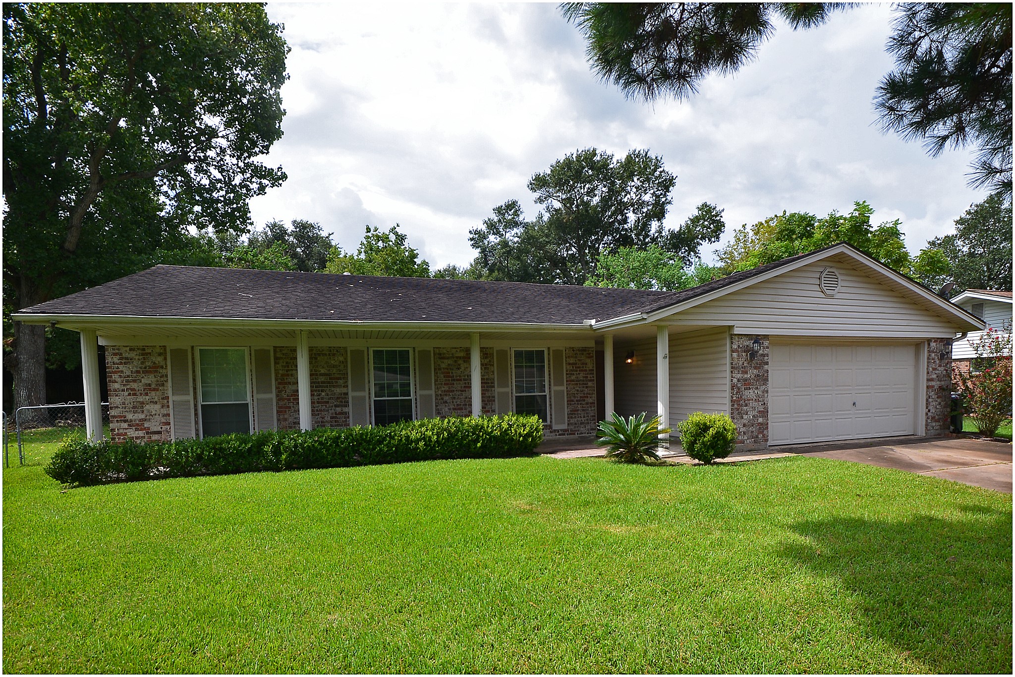 303 Lisa Court Friendswood TX 77546